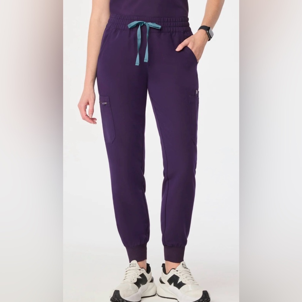 Like New - Figs "Uman" purple jam relaxed scrub joggers (PETITE) - S